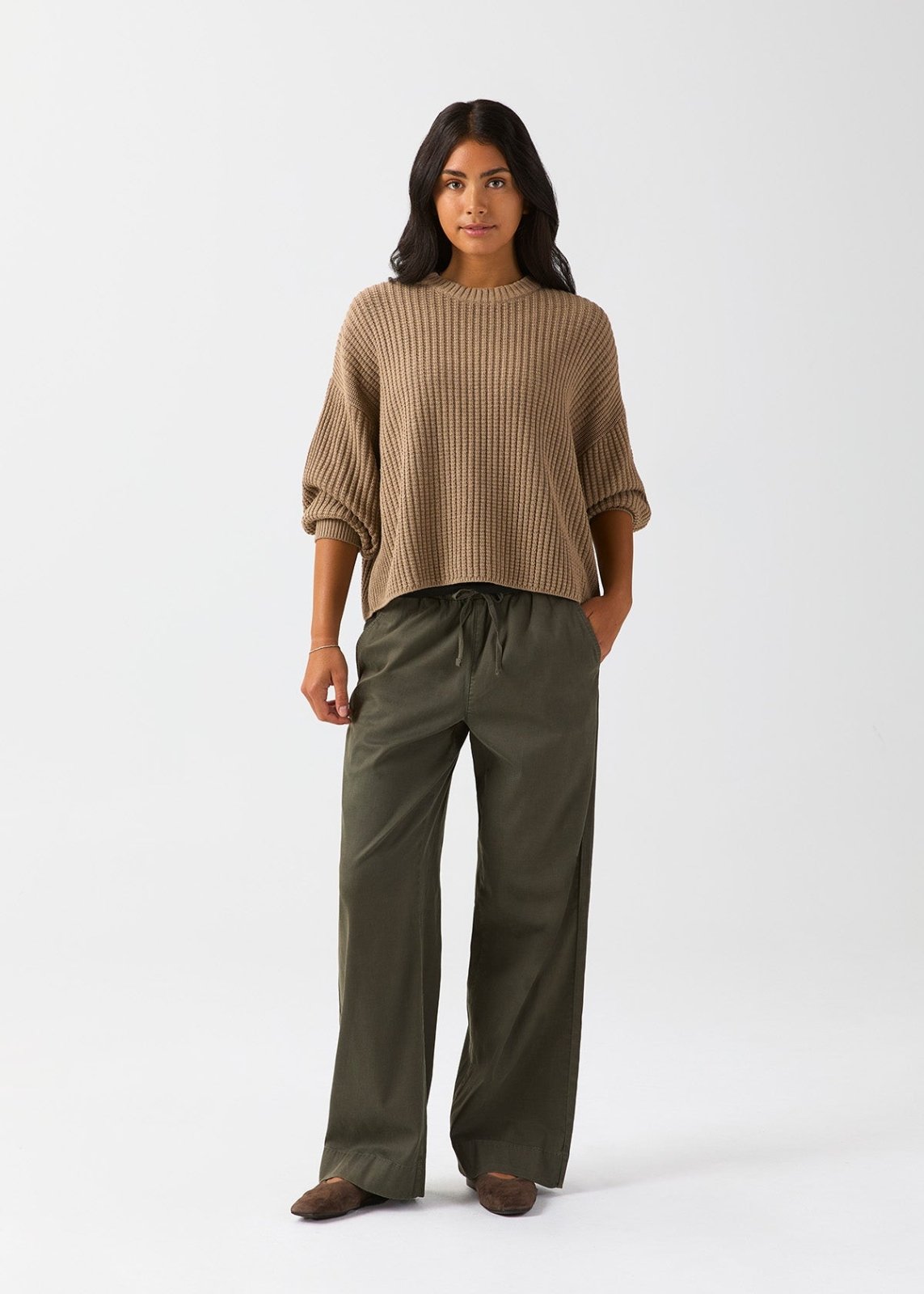 womens-easyknit-lite-col-rond-mélangé-couleur-avoine - vue de face en pied