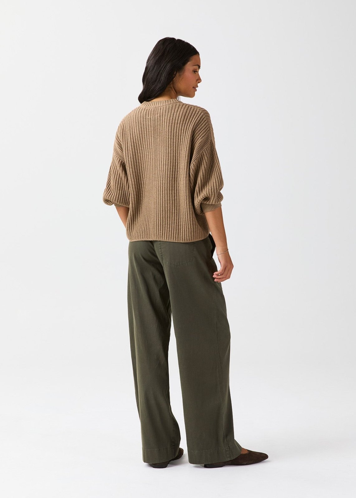 Pull femme Easyknit Lite à col rond, couleur « heather oatmeal », vue de dos en pied
