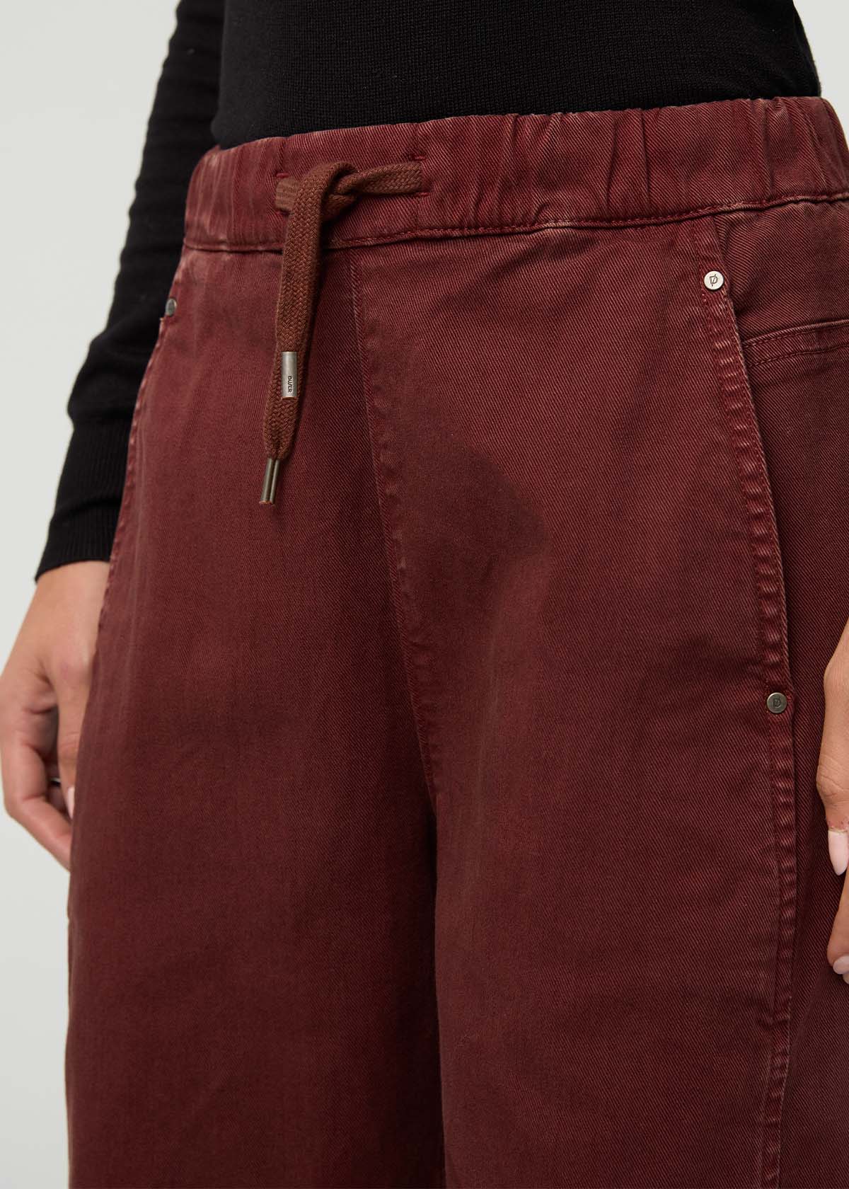 Women's Chestnut FlexTwill Barrel Pull On Pant front pocket detail