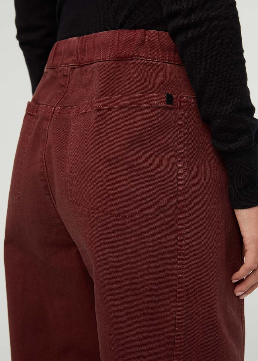 Women's Chestnut FlexTwill Barrel Pull On Pant back pocket detail