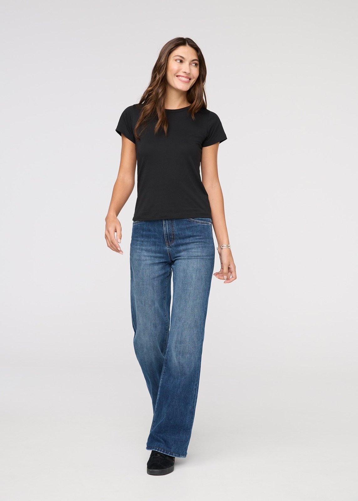womens black 100% pima cotton fitted t-shirt full body