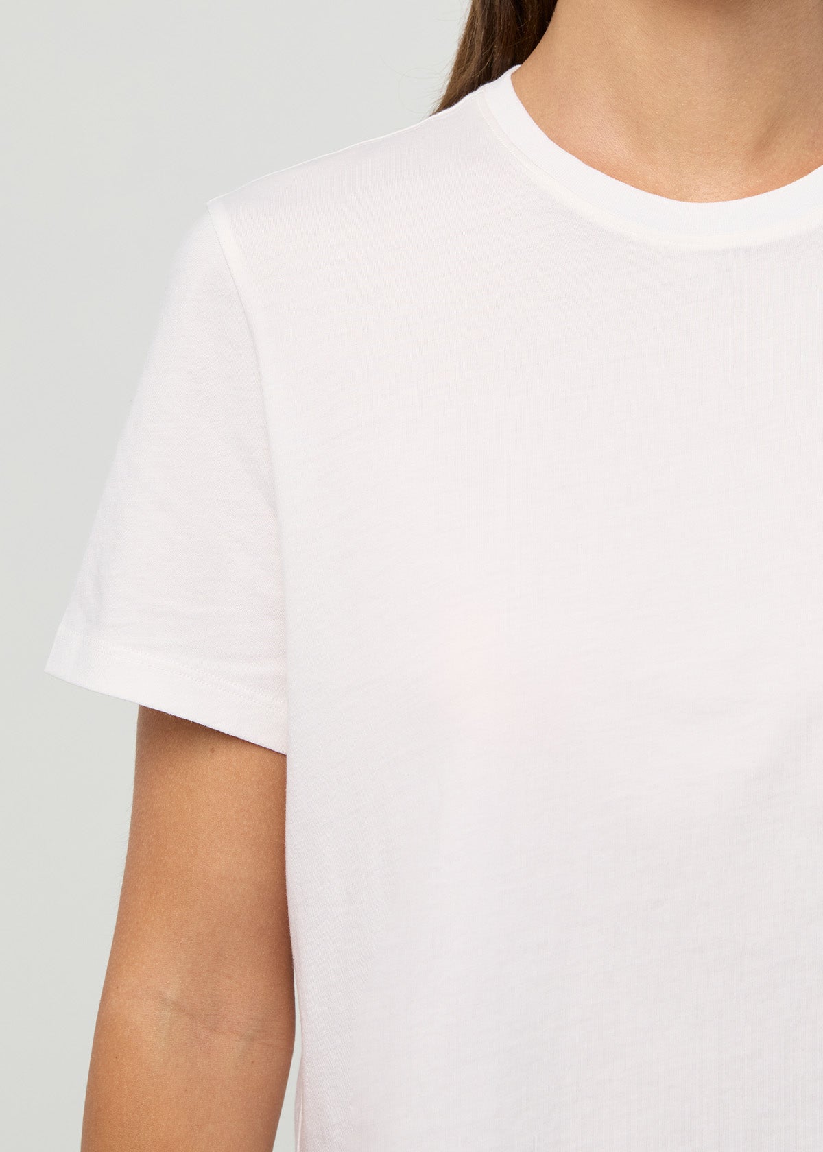 T-shirt ample pour femme, blanc, 100 % coton Pima – Gros plan sur la manche avant