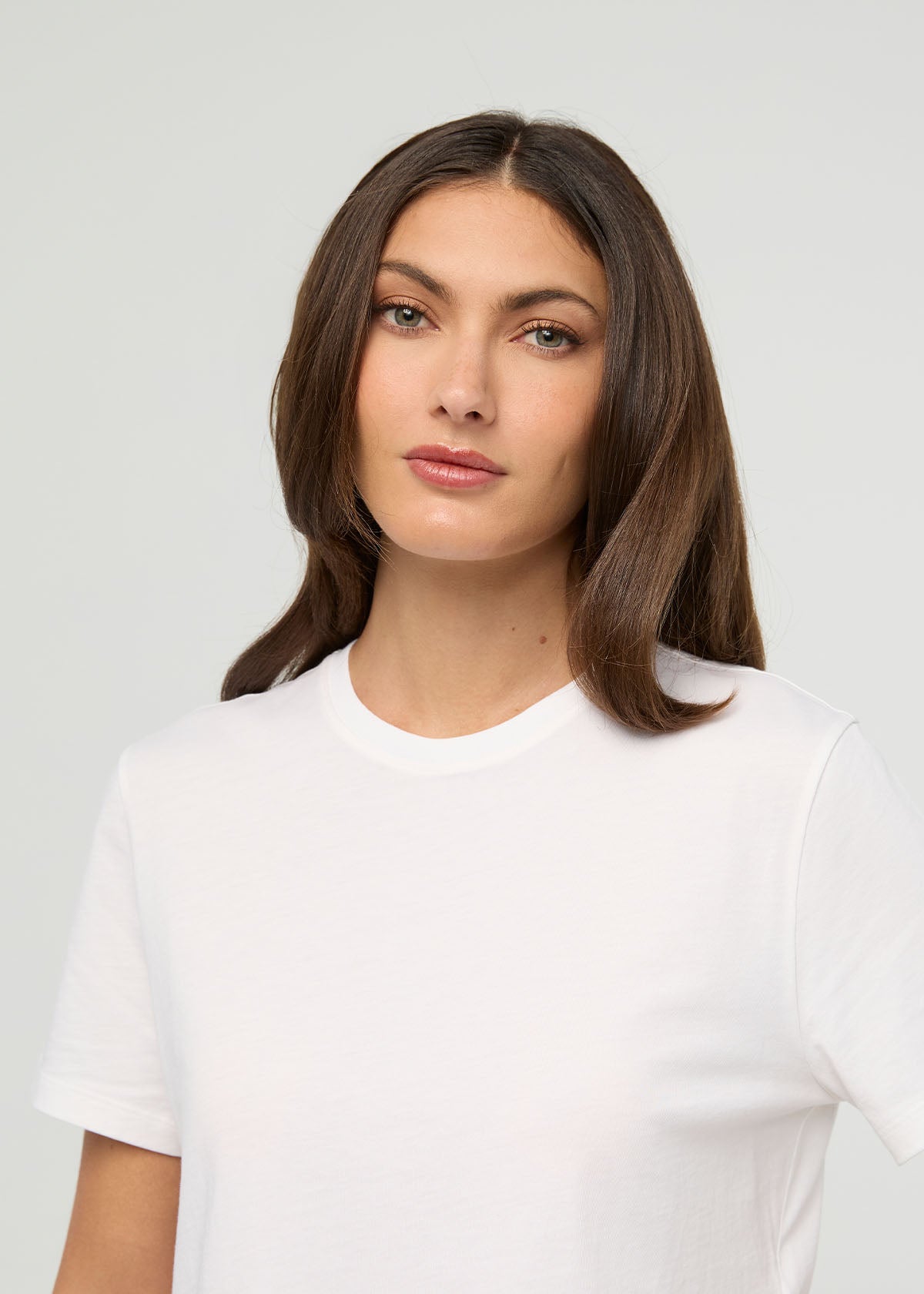 T-shirt ample blanc pour femme, 100 % coton Pima : gros plan sur le devant