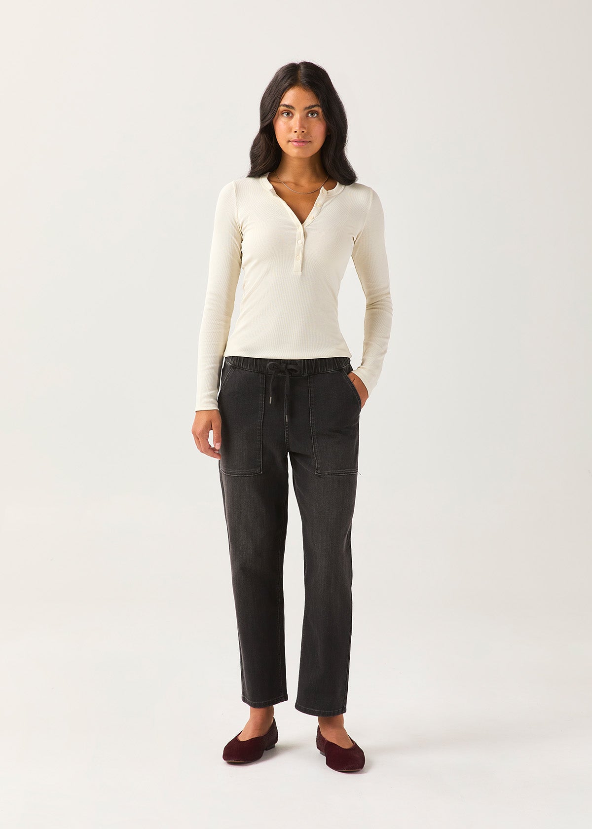T-shirt Henley ajusté en coton Pima écru pour femme, modèle intégral