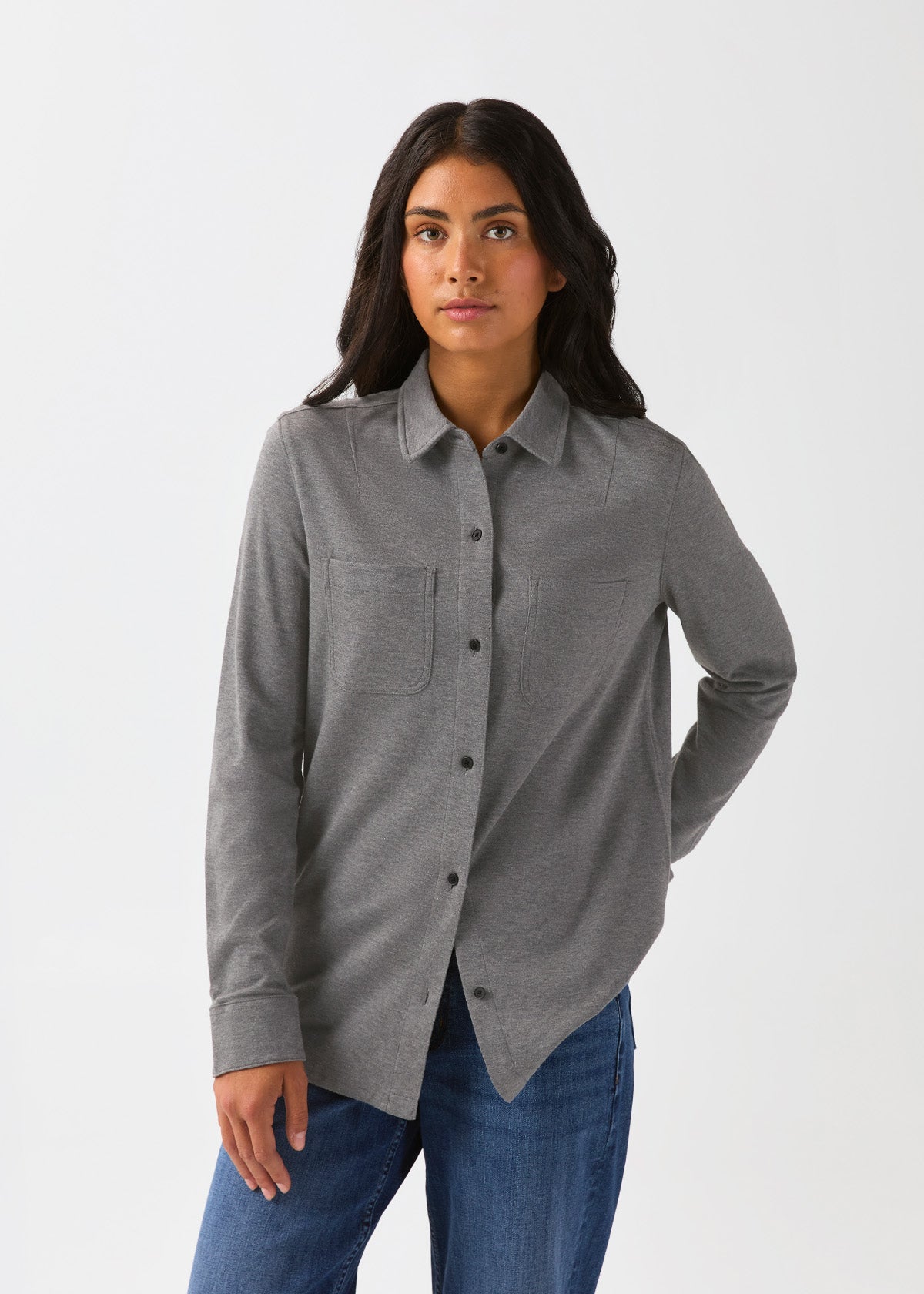chemise-de-performance-pour-femmes-en-flanelle-légère-à-deux-poches-gris chiné - face avant